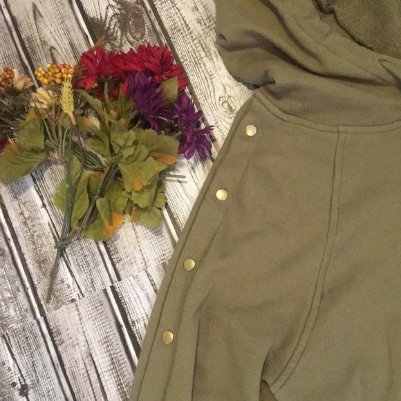 NWOT Harlowe & Graham Snap Sleeve Hoodie - Picture 2 of 3